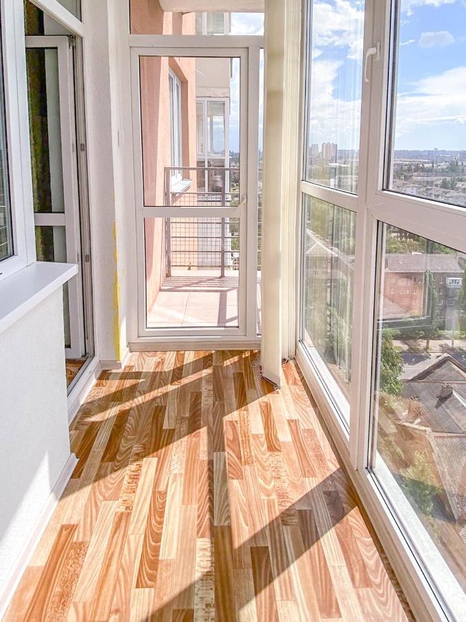 Large 2 Room Apartment With A Beautiful View 2 Min Metro Chernigivska Kiev Dış mekan fotoğraf