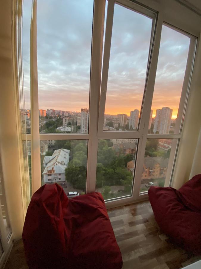 Large 2 Room Apartment With A Beautiful View 2 Min Metro Chernigivska Kiev Dış mekan fotoğraf