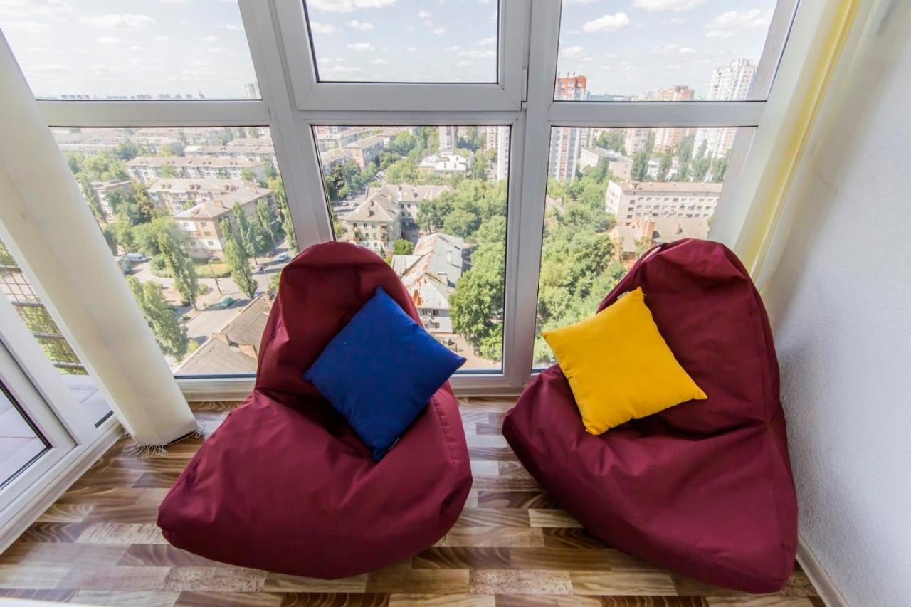 Large 2 Room Apartment With A Beautiful View 2 Min Metro Chernigivska Kiev Dış mekan fotoğraf