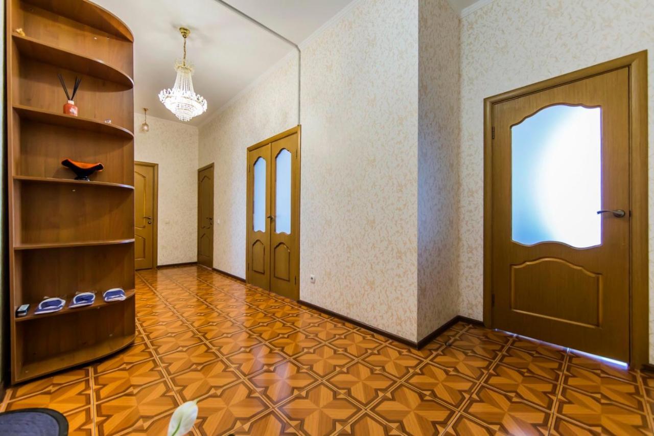 Large 2 Room Apartment With A Beautiful View 2 Min Metro Chernigivska Kiev Dış mekan fotoğraf
