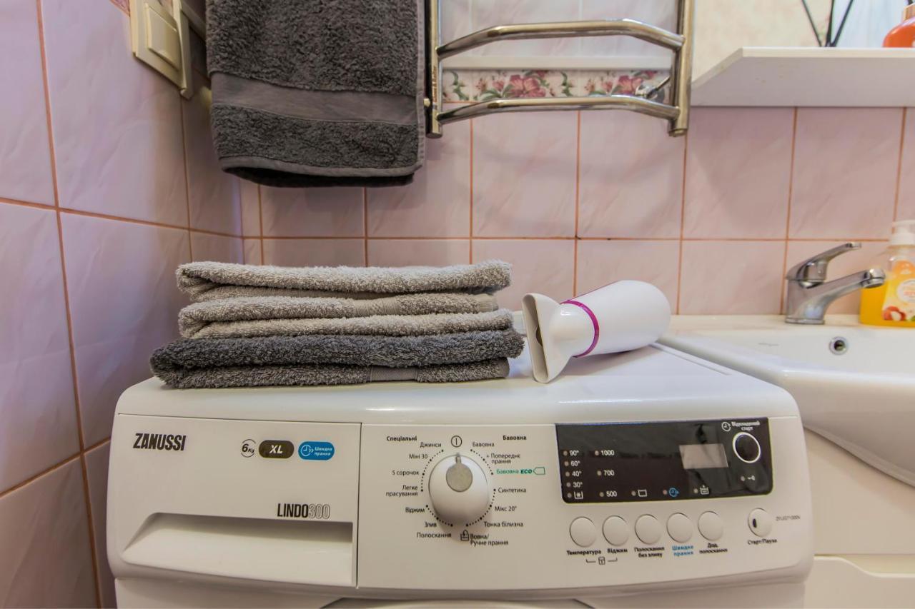 Large 2 Room Apartment With A Beautiful View 2 Min Metro Chernigivska Kiev Dış mekan fotoğraf
