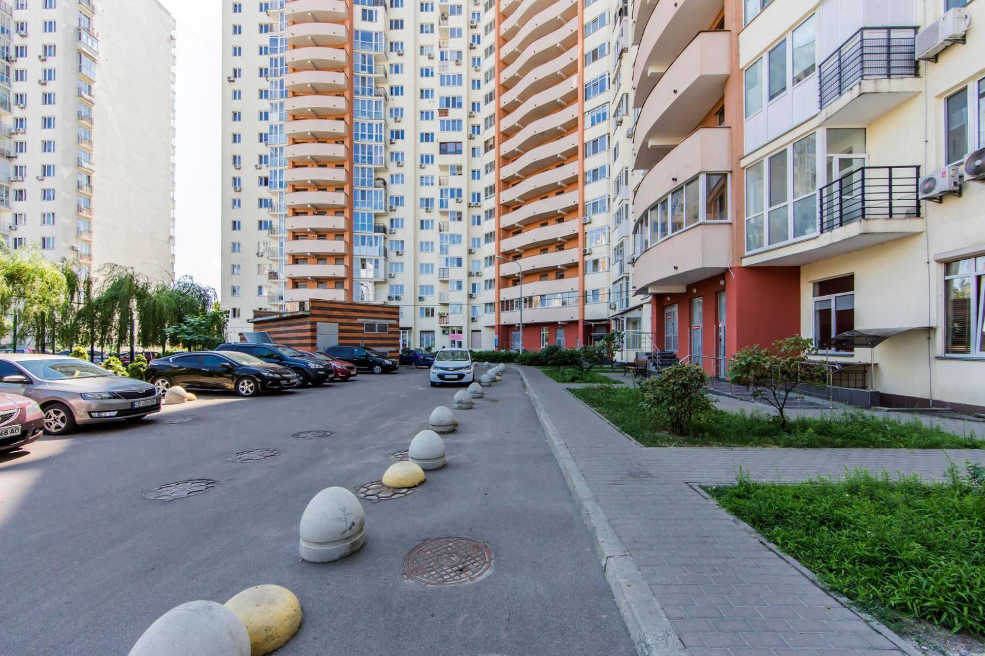 Large 2 Room Apartment With A Beautiful View 2 Min Metro Chernigivska Kiev Dış mekan fotoğraf