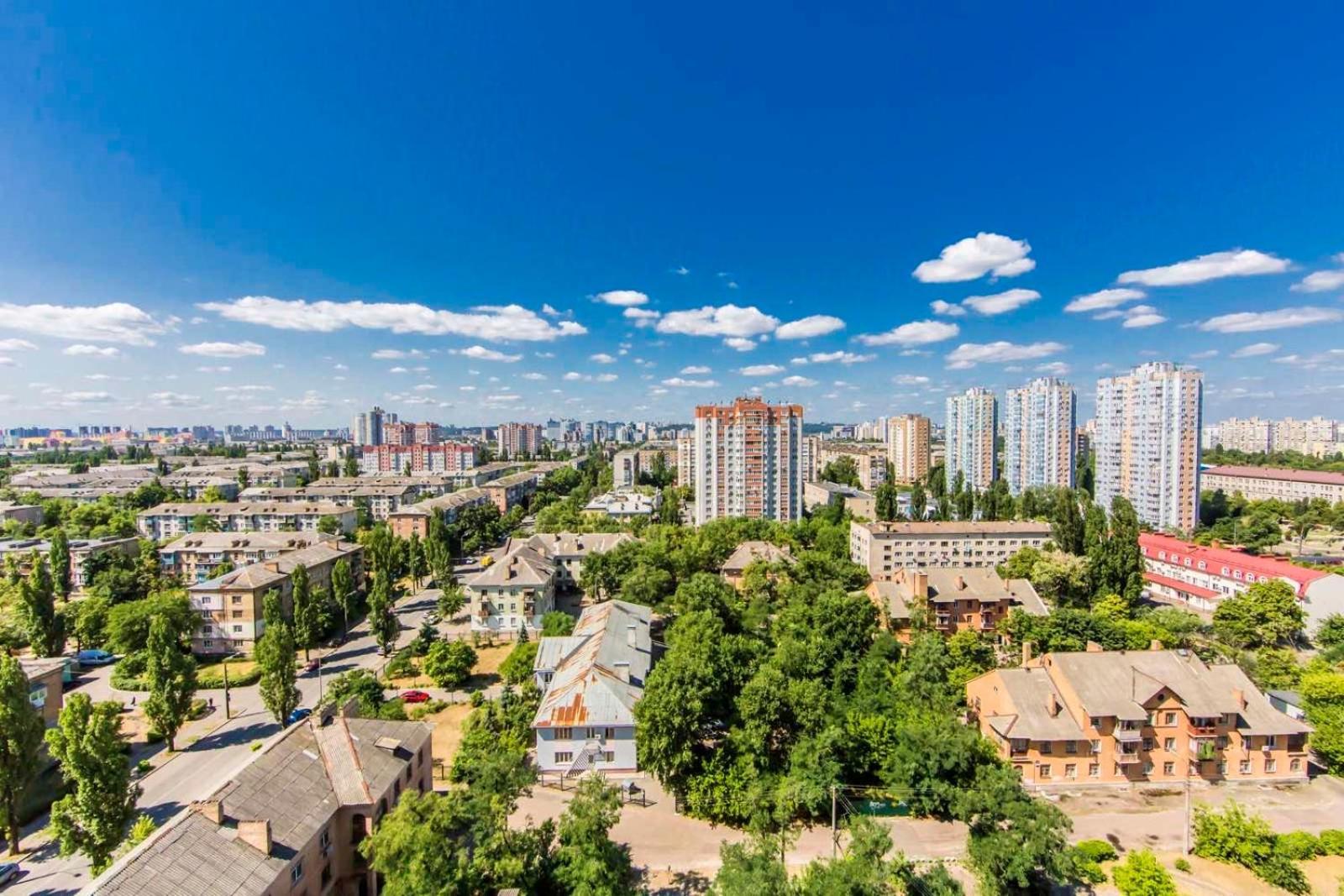 Large 2 Room Apartment With A Beautiful View 2 Min Metro Chernigivska Kiev Dış mekan fotoğraf